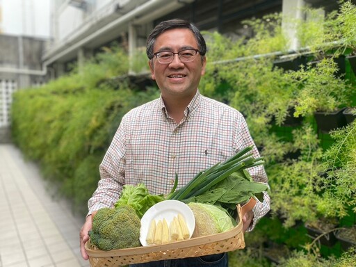 「霧農大叔」現身 農會總幹事黃景建行銷農產品成百萬網紅