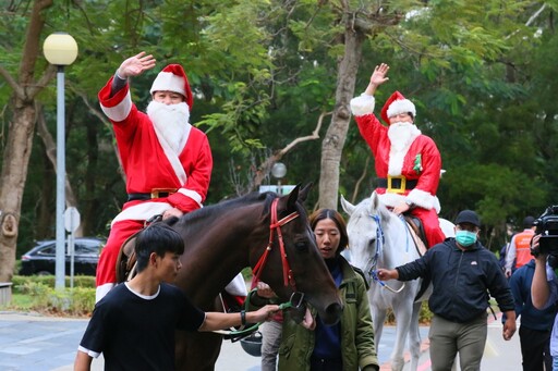 東海大學湧進萬人慶聖誕 路思義教堂禮拜傳遞信仰力量