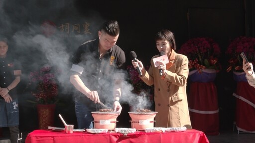 「胡同裏燒肉」台中開幕 橘焱胡同董事長展演燒肉技藝