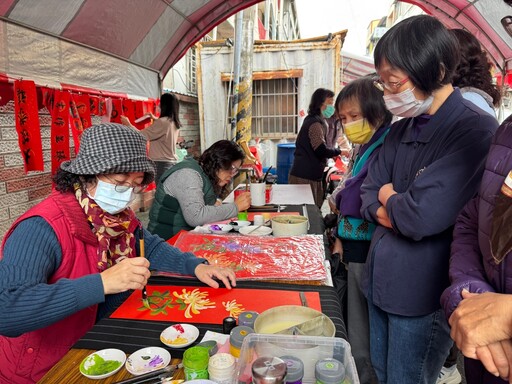 延續40餘年傳統 中市福正宮尾牙吃湯圓揮毫送春聯