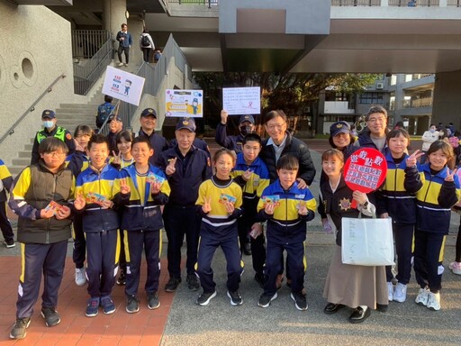 國小今日開學 新北警護童總動員