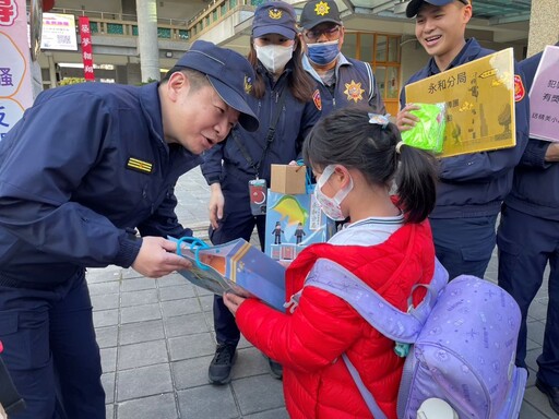 國小今日開學 新北警護童總動員