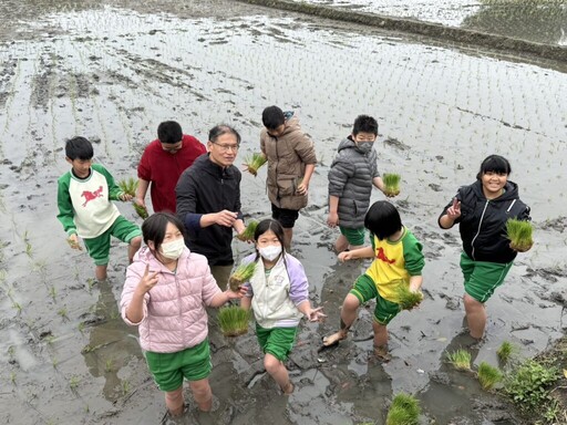 中市農業局邀學童體驗食農教育 繽紛稻田彩繪迎中台灣農業博覽會