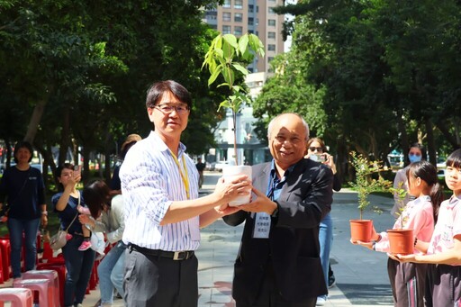 植樹贈苗護地球 科博館、忠明國小與環中扶輪社守護臺灣原生之美