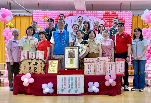 燦爛溫馨美滿 板橋表揚44位模範母親