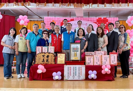 燦爛溫馨美滿 板橋表揚44位模範母親