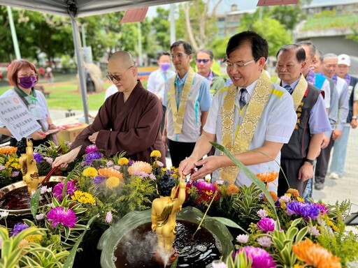 國際佛誕文化節 新北贈佛光山板橋講堂「弘法利生」
