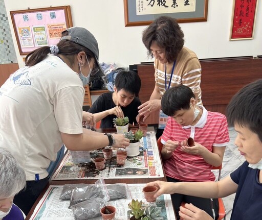 母親節前夕展愛心 東海大學攜手婦女會伴長者與身障者溫馨度佳節