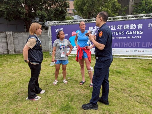 世壯運足球新北首戰 新莊警嚴密安檢熱情宣導
