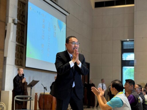 慶佛陀誕辰祈福發願 侯友宜法鼓山禮佛、浴佛