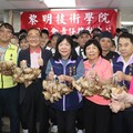 關懷弱勢 眾能協會、黎明師生包肉粽送暖