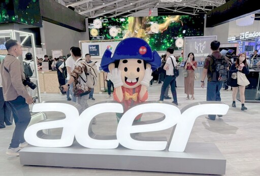 乖乖現身 COMPUTEX 最潮聯名小物掀話題 AI也要乖乖