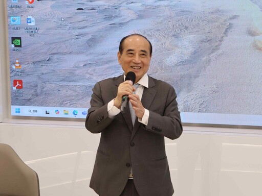睽違60年王金平再披教袍 東海大學教授人生第一門學分課