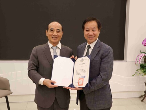 睽違60年王金平再披教袍 東海大學教授人生第一門學分課