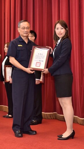 另類國民外交 新莊美女正妹警流利翻譯為外籍選手解圍