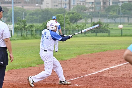 世壯運慢速壘球雙北大戰 侯友宜身手優異攻防俱佳