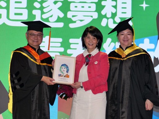 龍華科大畢典溫馨登場 葛自祥勉多做事即是累積實力機會