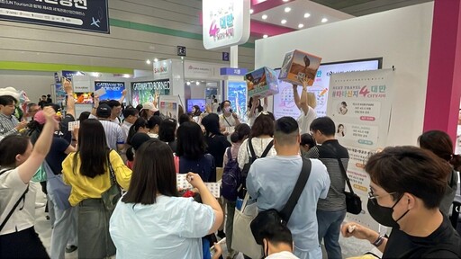 前進首爾旅展推觀光 新北〈 黑白大廚〉秀天燈鳳梨酥