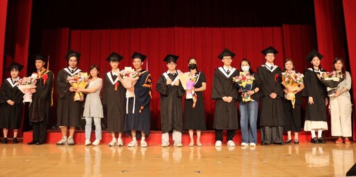 誠勤樸慎創新 亞東科大畢典勉以校訓為人生座標