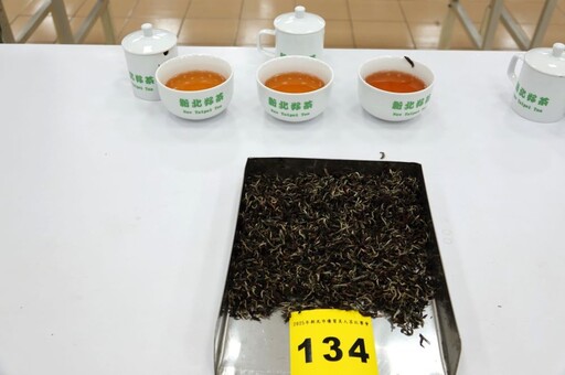 睽違5年2度脫穎而出 粟益民奪新北美人茶特等獎