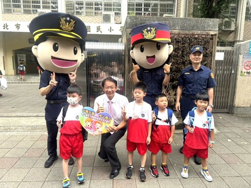 化身「守護天使」 新北分局長開學日總動員護童