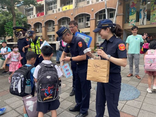 化身「守護天使」 新北分局長開學日總動員護童