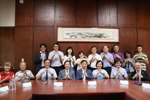 「台股多頭總司令」張錫受聘東海大學 以專業培育新世代人才