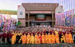 海內外善信大眾共沐佛恩 苗栗地藏菩薩法會降雨花樹甘露