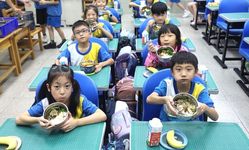 新北「鮮奶幸福週」全年供應 33萬學幼童受惠