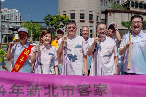 義起轉新北 侯友宜「挑擔奉飯」進場掀高潮