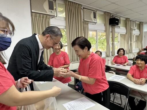 青銀共學不設限 嶺東樂齡大學開學朝氣滿滿