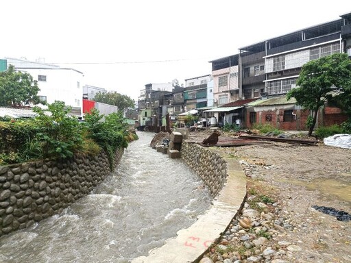 大雨不再成災 鳳鳴滯洪池明年2月完工