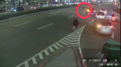 知名街頭藝人遺失背包 海山警〈鷹眼〉助物歸原主