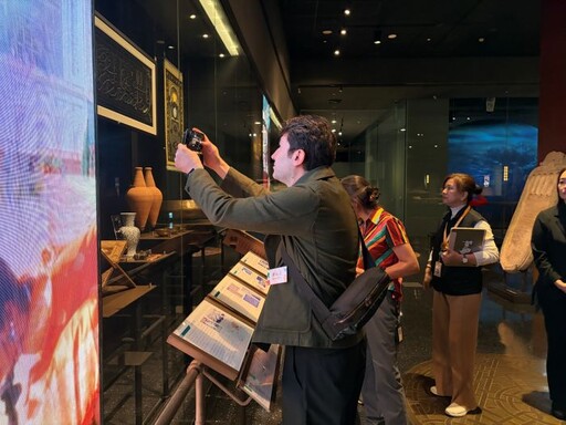 首見宗博館 土國伊斯蘭宗教領袖弟子驚嘆太神奇