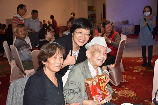 彰化縣政府退休人員聯誼餐會 700多人歡聚一堂敘舊