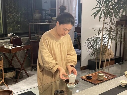 高山茶都四雅館茶香花畫結合 翁章梁：放下，享受心靈饗