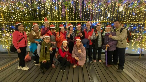 千歲志工團訪新北耶誕城 新埔老人會寒冬遇見幸福