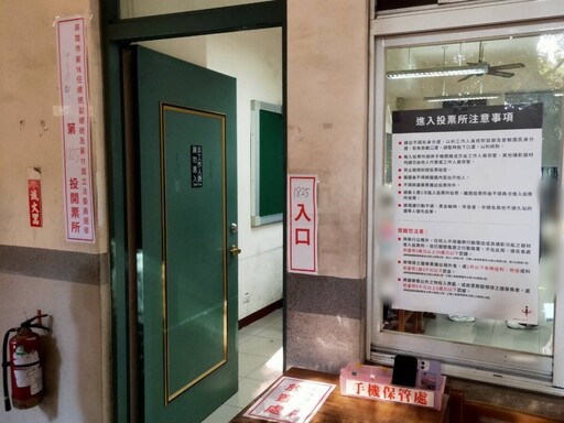 高雄前鎮違反選罷法 民眾攜帶手機拍攝選票