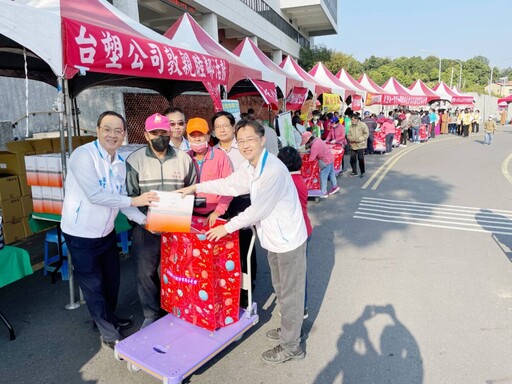 大樹區公所辦寒冬送暖活動 台塑領眾慈善團體加入