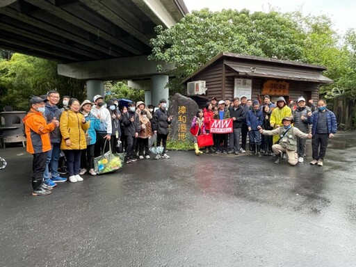 守護濕地環境 明緯捐贈新北環保局高倍望遠鏡