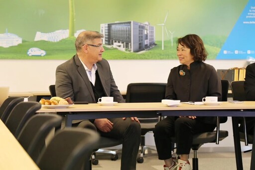 嘉義市長率團參訪台達電歐洲總部 交流永續城市智慧管理