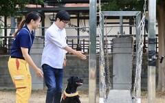 陳其邁慰勉消防局搜救犬隊 致敬並讚許專業救災表現