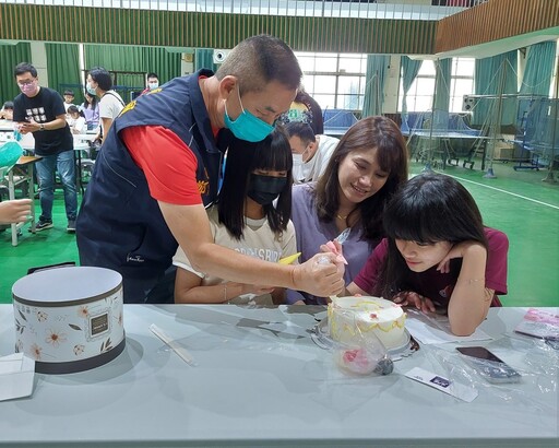 響應國際家庭日 苗栗「甜蜜烘HOME趴」邀家庭組隊創意做蛋糕