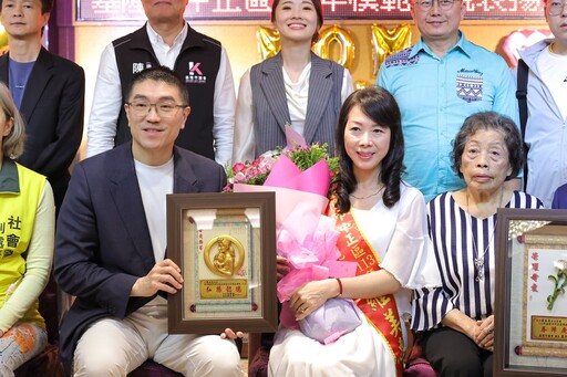 溫馨五月情 基隆市長謝國樑表揚中正區27位模範母親