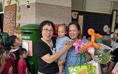溫馨五月天 高雄郵局前進美濃吉東國小辦母親節感恩傳情活動