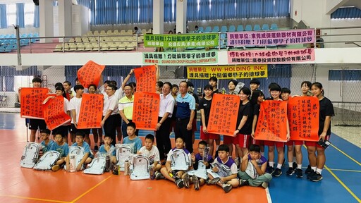 雲縣議員蔡岳儒引薦企業捐贈護具 讓偏鄉學子更能實現排球夢