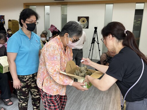 善心人士贈雲林家扶猴頭菇粽 海線服務家庭喜迎端午佳節