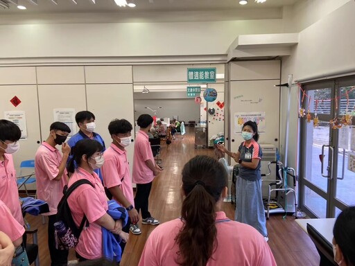 未來長照生力軍參訪朴子醫院 崇仁護專學生學習實務經驗