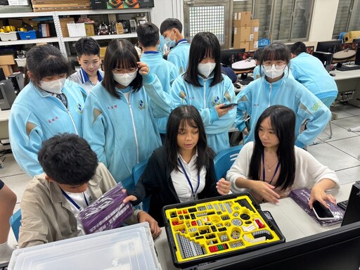 恆毅中學協同菲耀華中學舉辦國際「樂高機器人相撲比賽」