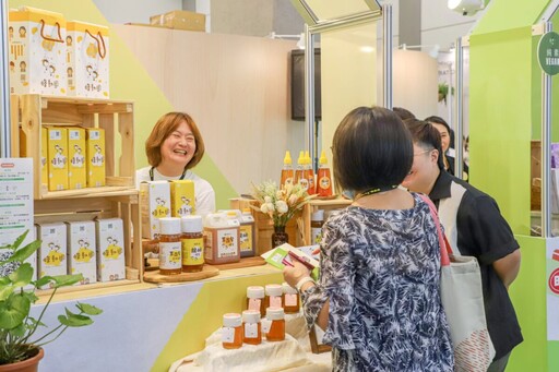 台北國際食品展 翁章梁率業者行銷嘉義優鮮精品